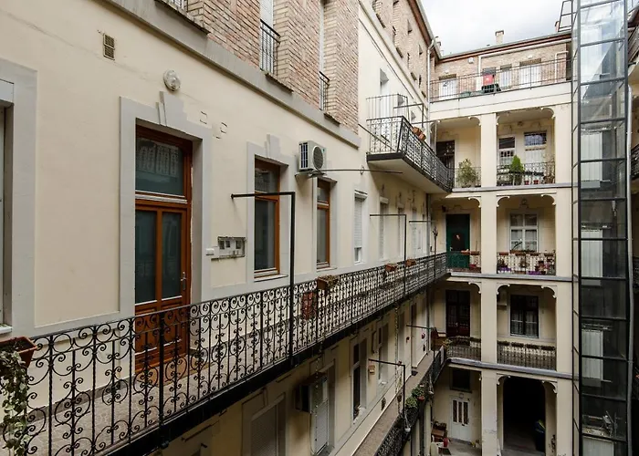 Kl32 In Jewish Quarter. *