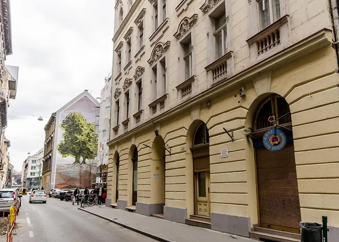 Kl32 In Jewish Quarter. Budapeste